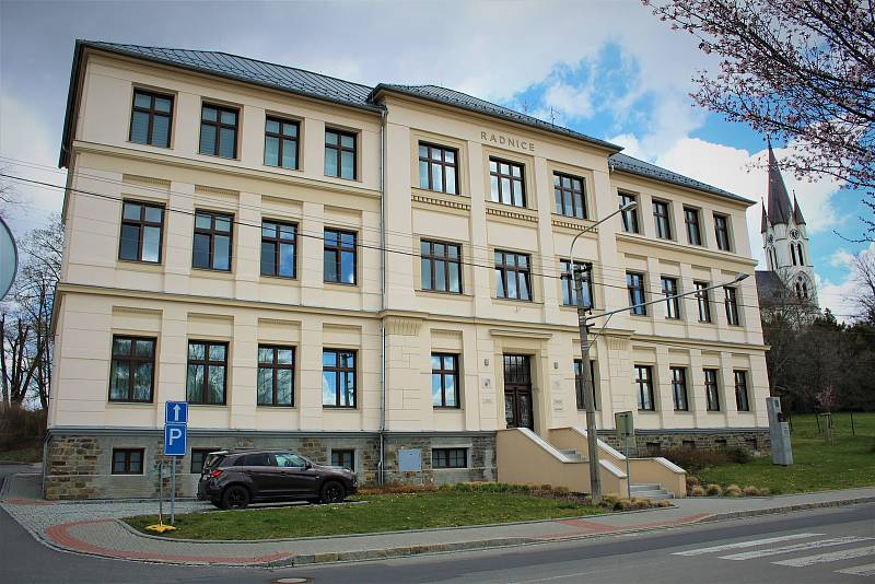Radnice v Polance nad Odrou, duben 2022.