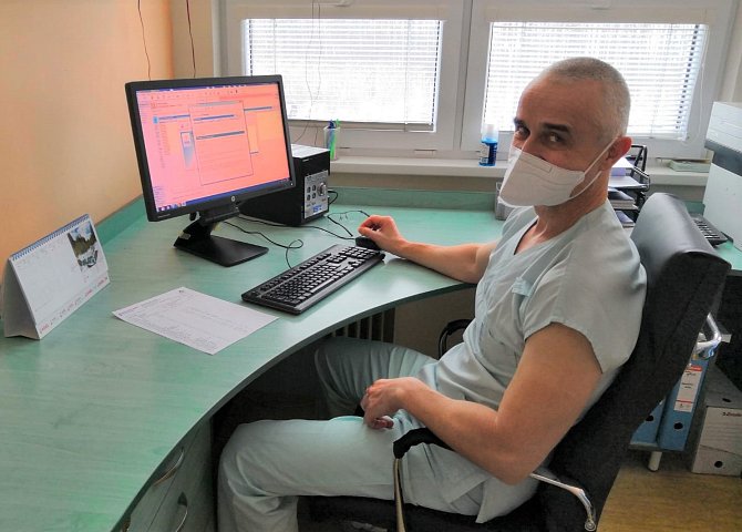 MUDr. René Chlebik z gastroenterologické ambulance Nemocnice AGEL Třinec-Podlesí.