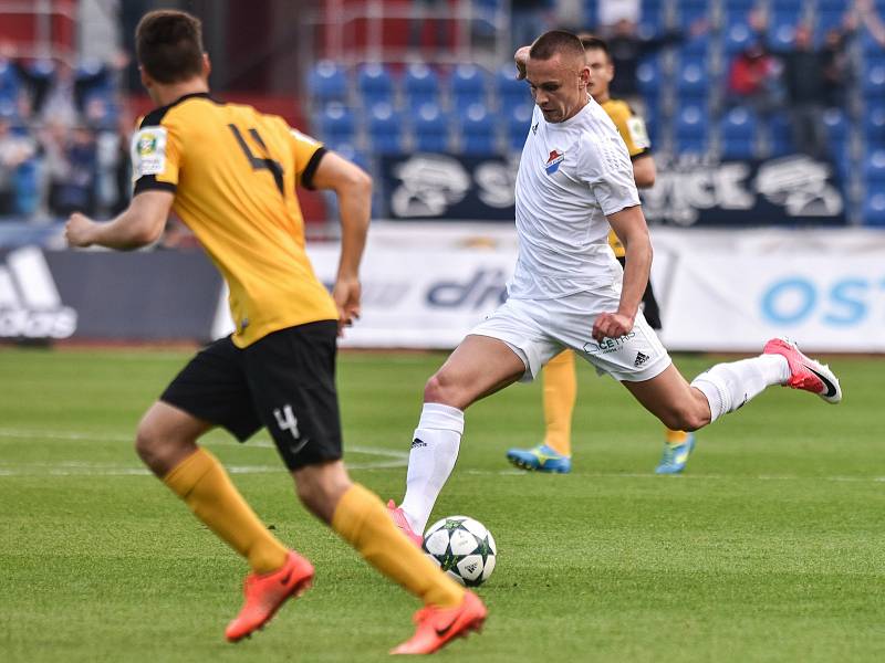 Utkání 28. kola druhé fotbalové ligy (Fortuna národní liga): Baník Ostrava vs. Baník Sokolov, 13. května v Ostravě. Denis Granečný.