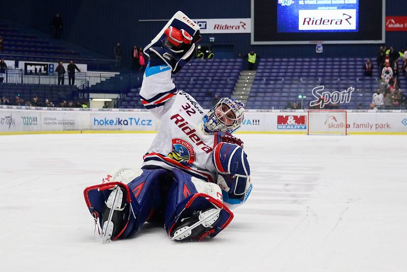 Utkání 34. kola hokejové extraligy: HC Vítkovice Ridera - HC Oceláři Třinec, 12. ledna 2019 v Ostravě. Na snímku brankář Vítkovic Patrik Bartošák.