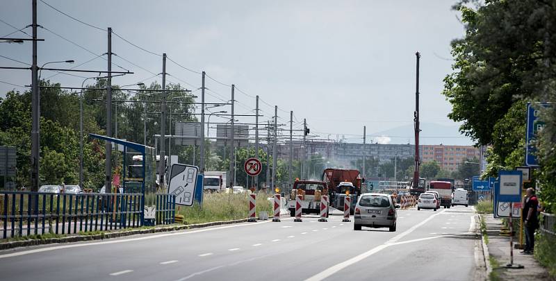 V Plzeňské ulici už začaly přípravné práce před rekonstrukcí. Ta začne během června, přesný termín vzejde z pondělního jednání.