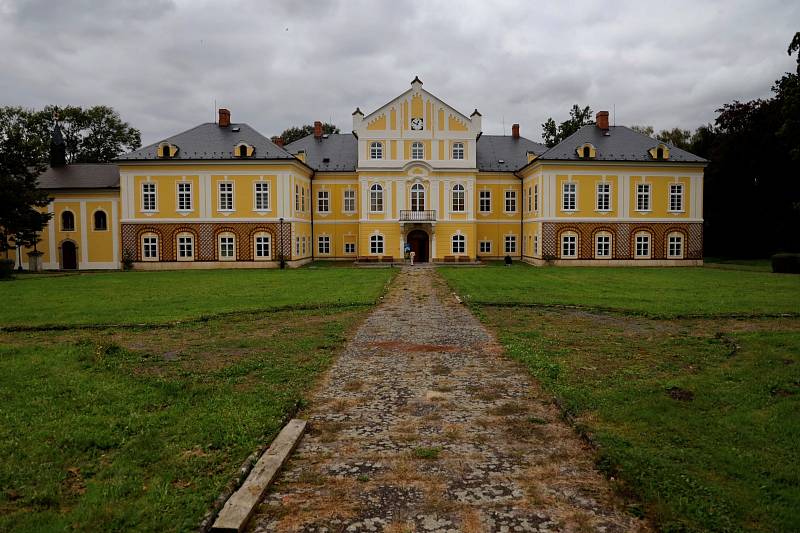 Barokní zámek Nová Horka u Studénky má zpátky svou noblesu a krásu.