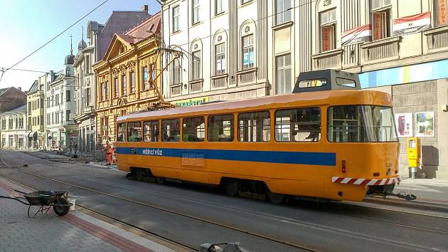 Nádražní už brázdí zkušební tramvaje.