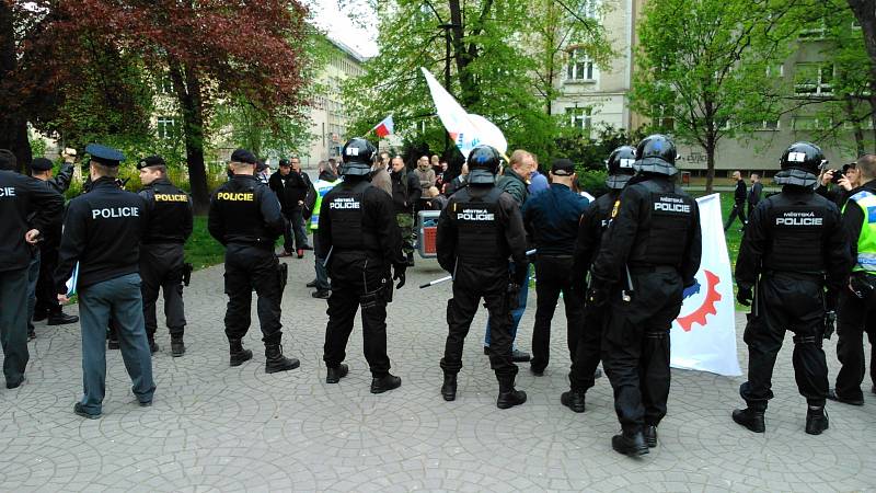 Ostravští policisté měli v sobotu pohotovost. Důvodem byly tři demonstrace a shromáždění, které se ve stejný čas konaly v centru Ostravy. 