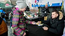 Olympijský festival v Ostravě, 12. února 2018. Autogramiáda basketbalisty Jakuba Šiřiny