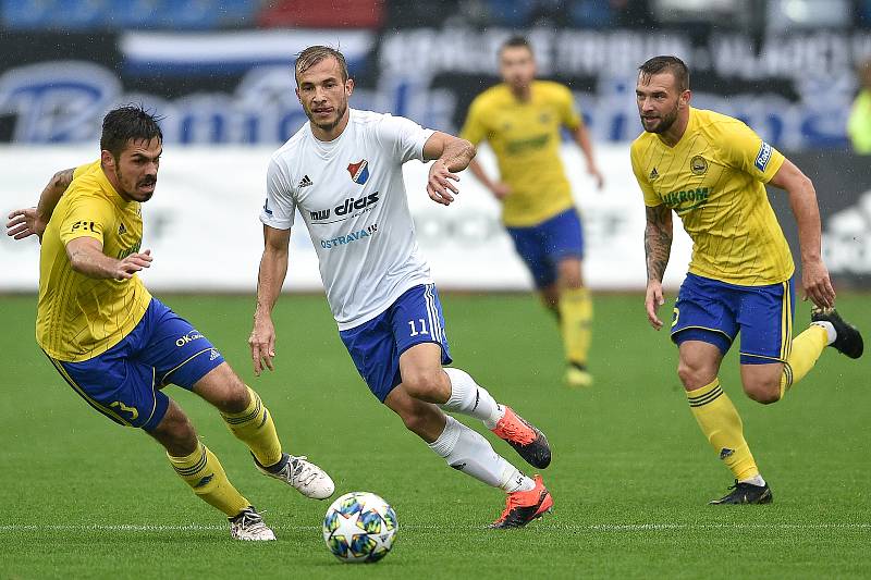 Utkání 12. kola první fotbalové ligy: Baník Ostrava - Fastav Zlín, 5. října 2019 v Ostravě. Na snímku (zleva) Petr Buchta, Nemanja Kuzmanovič a Antonín Fantiš.