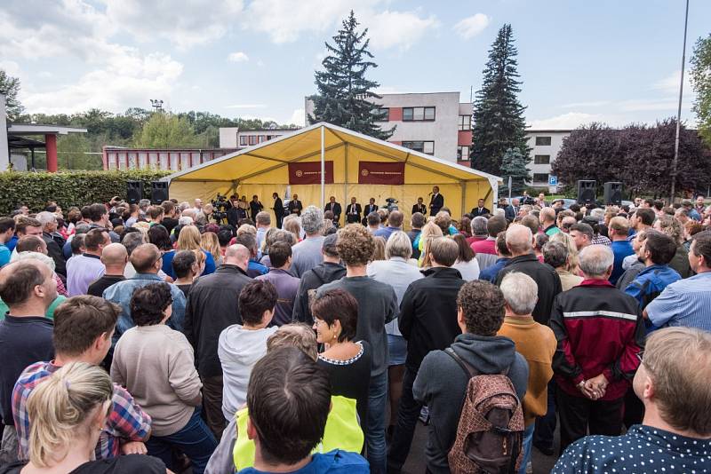 Druhý den prezidentské návštěvy Moravskoslezského kraje Miloš Zeman navštívil města Český Těšín a Třinec.