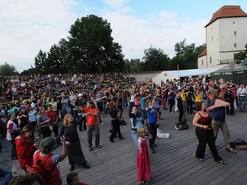 Colours of Ostrava, Škola Flamenco minero neboli hornické flamenco na nádvoří Slezskoostrav­ského hradu.