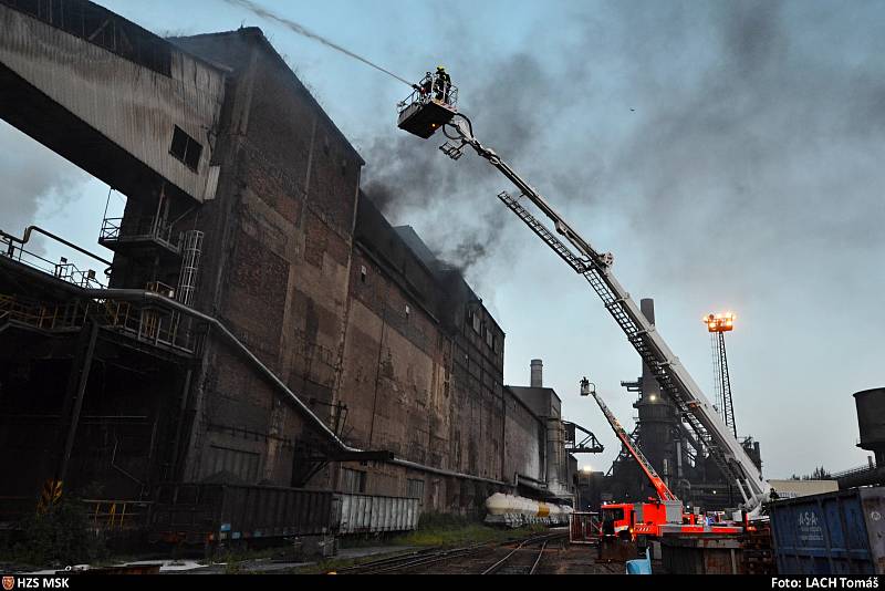 Zásah hasičů u požáru v ostravské huti ArcelorMittal.