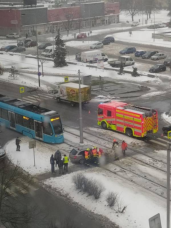 Ve středu kolem 10. hodiny dopolední došlo k dopravní nehodě v Ostravě – Zábřehu, v křižovatce ulic Výškovická a Kosmonautů.