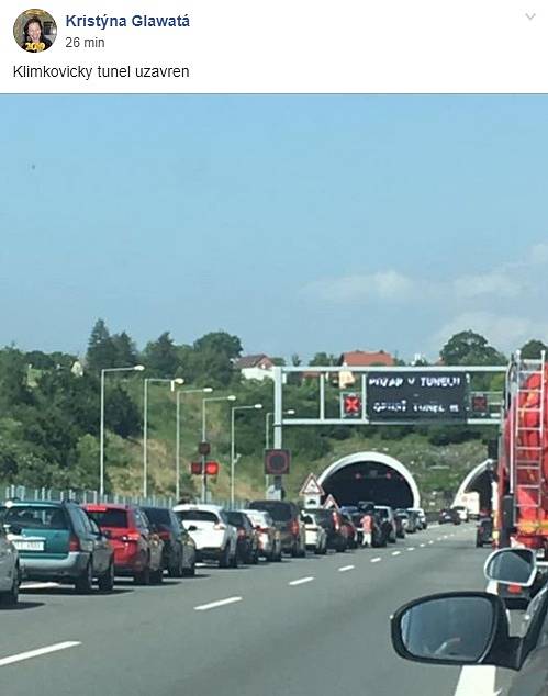 Požár automobilu uzavřel tunel na D1 u Klimkovic.