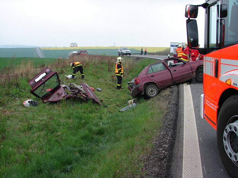 Vážná dopravní nehoda, která se stala kolem poledne v ulici Opavské na silnici mezi Ostravou a Opavou, si vyžádala jeden lidský život..