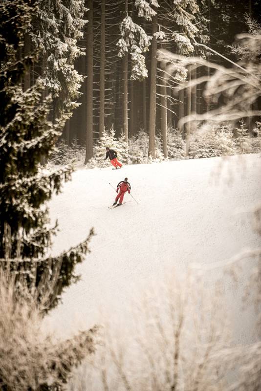 Lyžování ve ski areálu Bílá. Ilustrační foto.