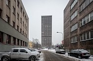 Mrakodrap v Ostrčilově ulici, 9. února 2021 v Ostravě. Radnice chce pokračovat v projektu rekonstrukce nejvyššího domu v krajském městě.