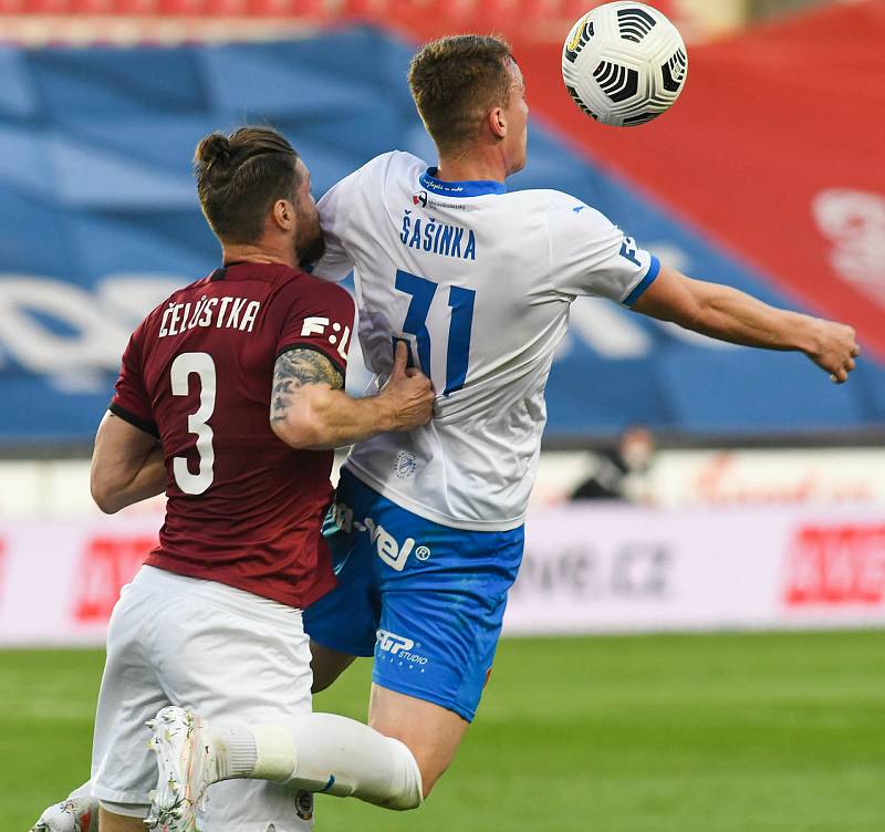 Fotbalisté Baníku Ostrava hráli na Letné proti Spartě (31. kolo FORTUNA LIGY, 9. května 2021).
