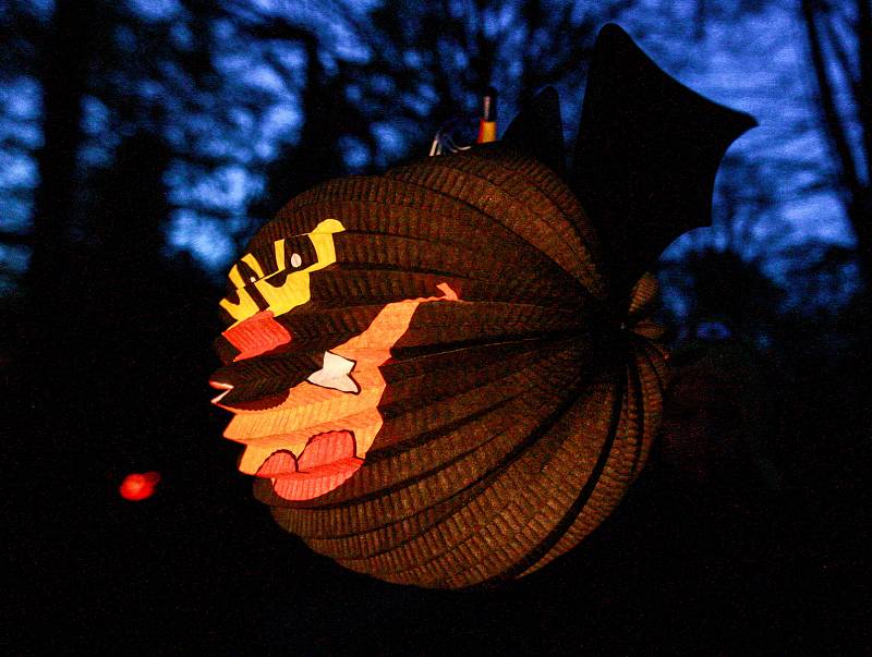 Halloweenský lampionový průvod v ZOO v Ostravě.