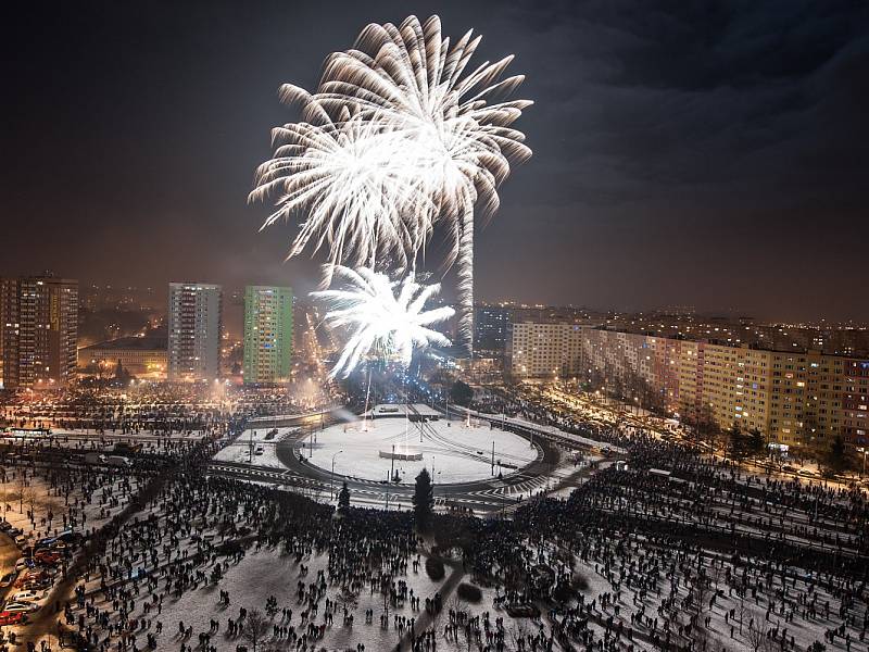 Tradiční novoroční ohňostroj v Ostravě-Jihu. 