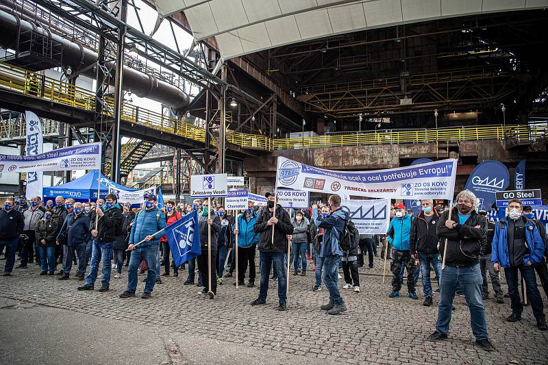 Demonstrace za obranu evropského ocelářského průmyslu v Dolní oblasti Vítkovic, 1. října 2020 v Ostravě.