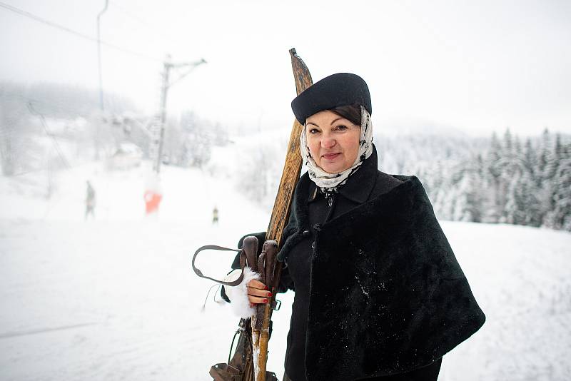 Jedenáctý ročník mezinárodního mistrovství ČR v historickém lyžování, 21. ledna 2023, Staré Hamry - Gruň. Karin Raszková ze spolu Elegant.