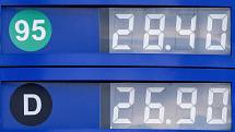 Od 28,40 do 30,20 koruny si v současnosti účtují za litr naturalu ostravští pumpaři. Ceny nafty se pohybují od 26,50 do 29,60 koruny.