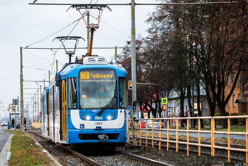Dopravní tramvajová trať v úseku ulice Opavská, 18. listopadu 2021 v Ostravě.