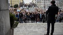 Studenti v Ostravě se 15. března 2019 připojili k celosvětové protestní akci, která má za cíl přimět politiky důsledněji chránit klima a snižovat emise.