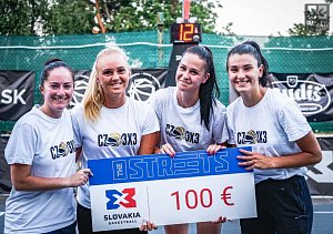 ÚSPĚŠNÉ basketbalistky 3x3. Zleva Michaela Drtilová, Adéla Morávková, Kateřina Káňová a Gabriela Busková.