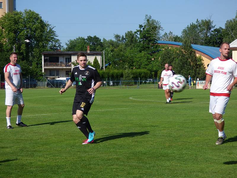 Hokejové a fotbalové osobnosti Šachtar BO Ostrava pomohly v Bohumíně malému Kubíkovi. Na snímku Patrik Zdráhal.