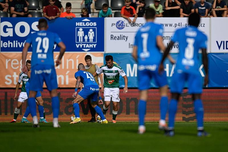 Fotbalisté Baníku Ostrava (v modrém) v Jablonci.