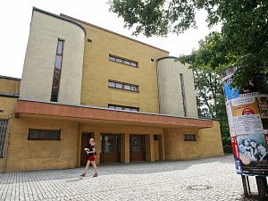 Bývalé kino Mír v Ostravě-Vítkovicích by se mělo od příštího roku změnit na divadlo stejnojmenného názvu.