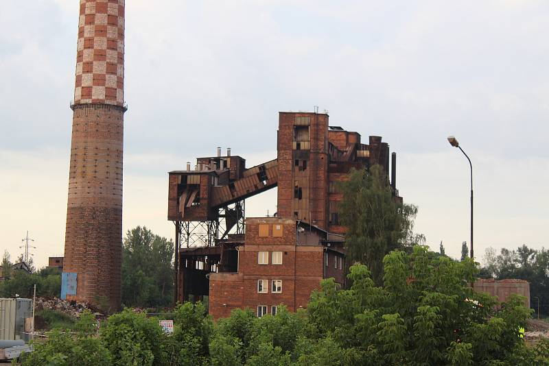 Odstřel komínu Strakáč v areálu Vítkovic v Ostravě, sobota 3. srpna 2019.