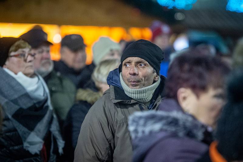 Česko zpívá koledy na Masarykově náměstí, 11. prosince 2019 v Ostravě.