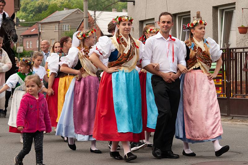 Honění krále. Už 47. ročník této akce hostila v sobotu Lhotka u Ostravy. Lidové veselice se zúčastnilo asi patnáct stovek lidí.