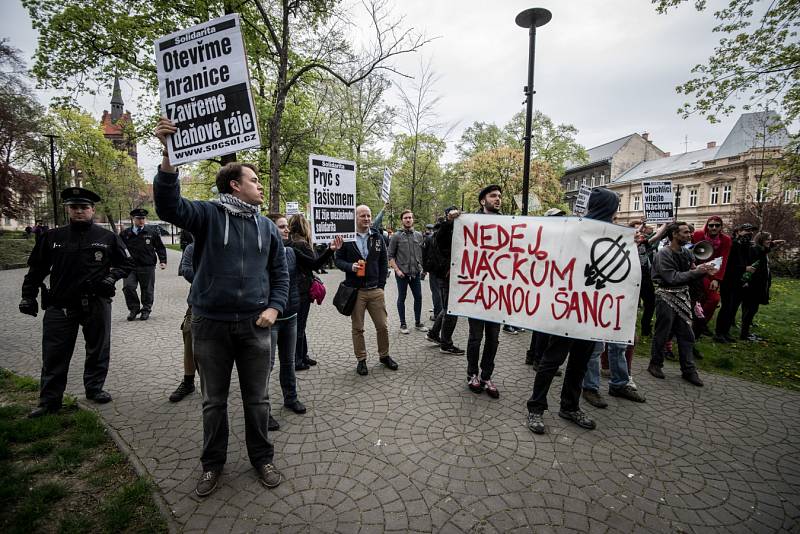 Ostravští policisté měli v sobotu pohotovost. Důvodem byly tři demonstrace a shromáždění, které se ve stejný čas konaly v centru Ostravy.