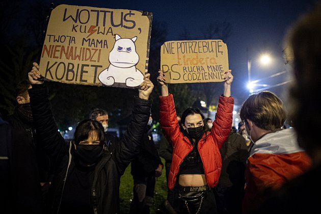 V polském Krakově pokračují protesty proti rozhodnutí ústavního soudu, které v Polsku zavádí téměř úplný zákaz potratů.