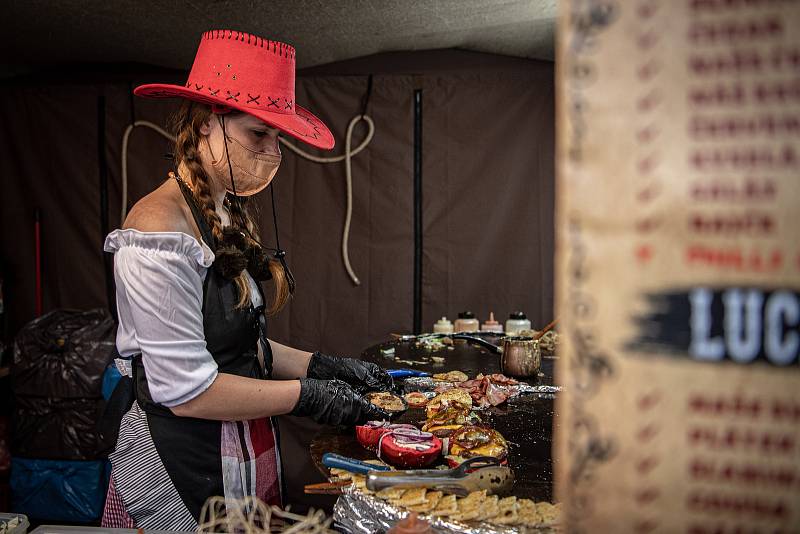 Burger Street Festival u OC Forum Nová Karolina v Ostravě, květen 2021.