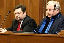 Petr Wolf (vlevo) s obhájcem při jednání u Krajského soudu v Ostravě.