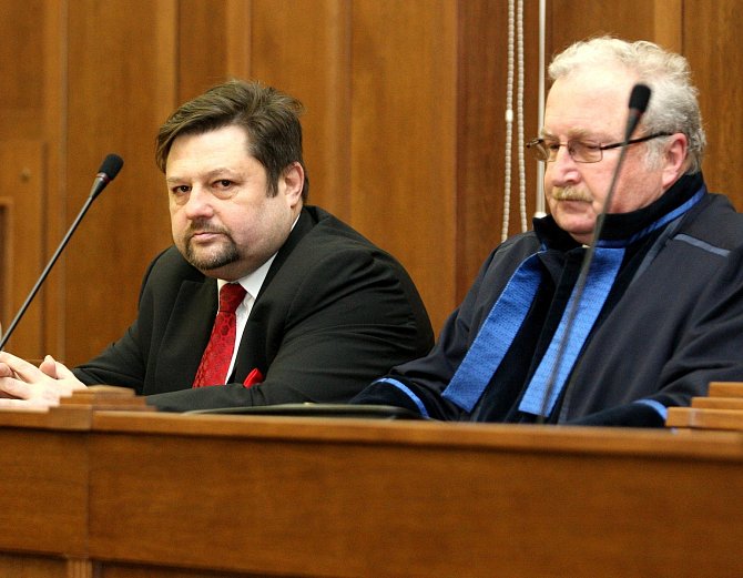 Petr Wolf (vlevo) s obhájcem při jednání u Krajského soudu v Ostravě.
