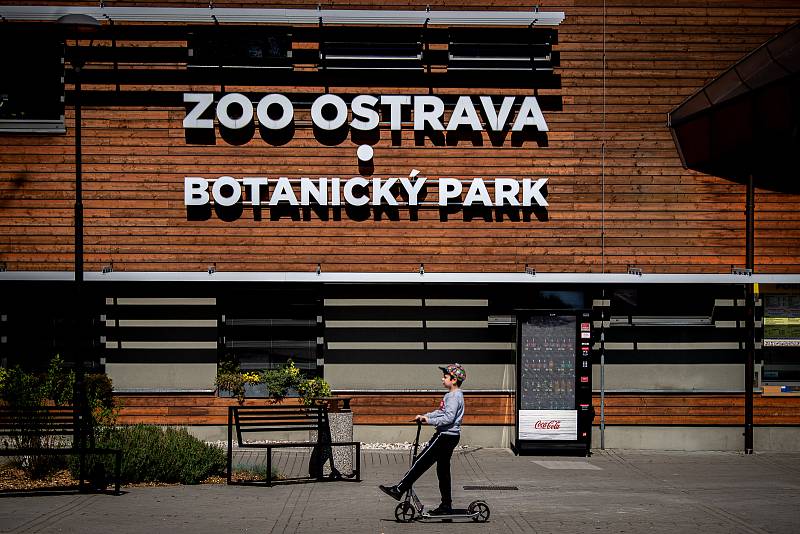 Vstupní budova do ZOO Ostrava, 27. dubna 2020 v Ostravě.