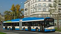 Autobus Solaris Urbino 18 CNG v barvách Dopravního podniku Ostrava.