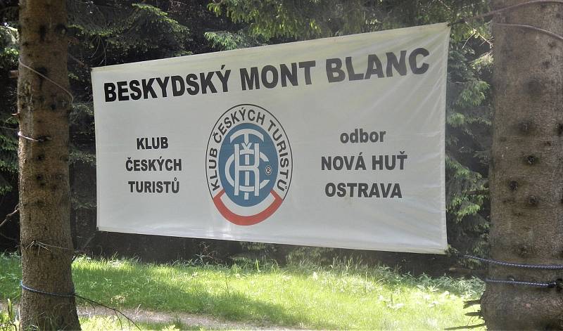 Beskydský Mont Blanc je série pěti hvězdicových výstupů na pokaždé jiný zdejší vrchol, pořádá ji KČT, odbor Nová Huť Ostrava a Lysá Hora se občas v itineráři objeví taky.