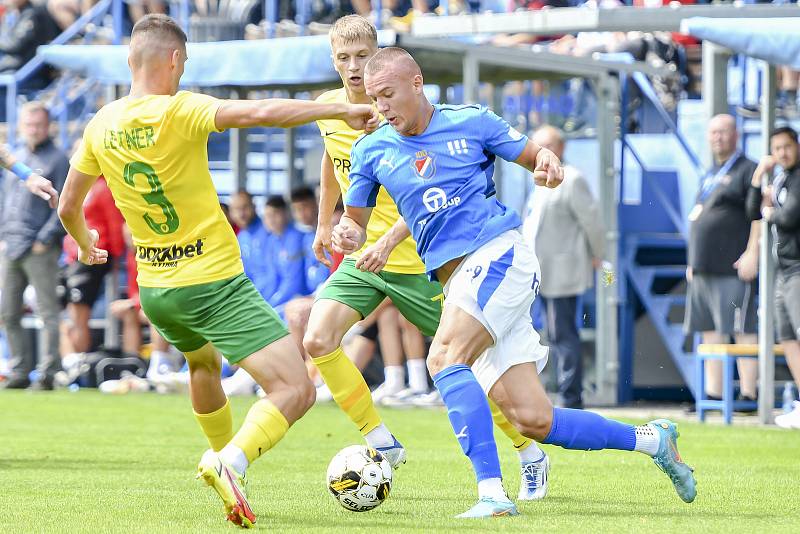 Fotbalová příprava Baník Ostrava (v modrém) - MŠK Žilina 1:3. Hráno v Havířově 9. července 2022.