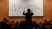 Šéfdirigent Heiko Mathias Förster a Janáčkova filharmonie Ostrava.