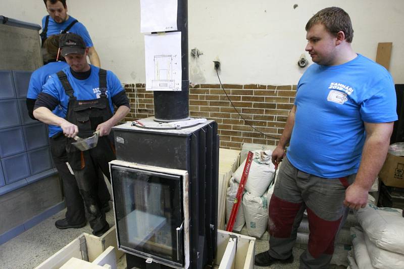 Zkoušky na kamnáře pro nevyučené osoby na Střední škole stavební a dřevozpracující v Ostravě-Zábřehu.