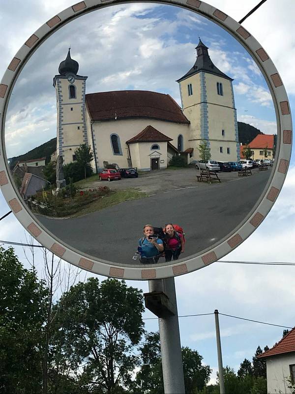 Kostel ve Velharticích.