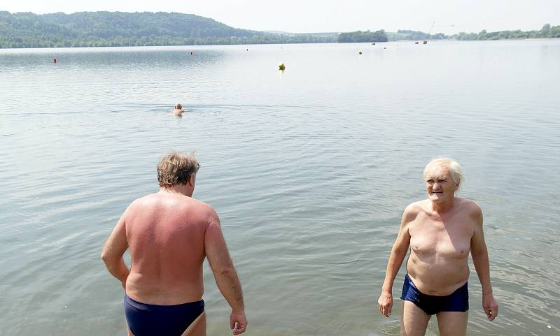 Štěrkovna v Hlučíně, tedy oficiální rekreační areál, je otevřena. Kolem se však rekonstruuje a blízkost stavby znamená i určitá omezení. 16. 6. 2021