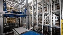 Robotizovaný sklad sklad sýrů společnosti Gran Moravia, 12. srpna 2021 v Cogollo del Cengio v provincii Vicenza, Benátsko, Itálie.