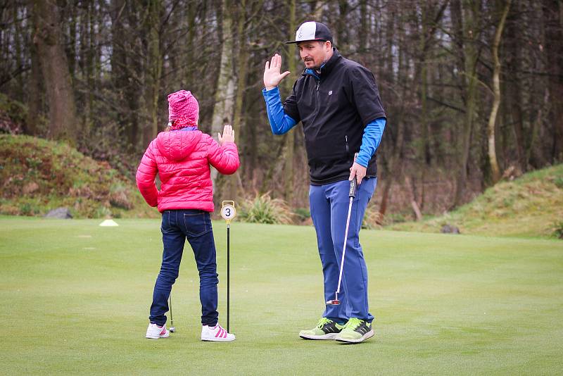 Zahájení golfové sezóny v Golf Park Lhotka.