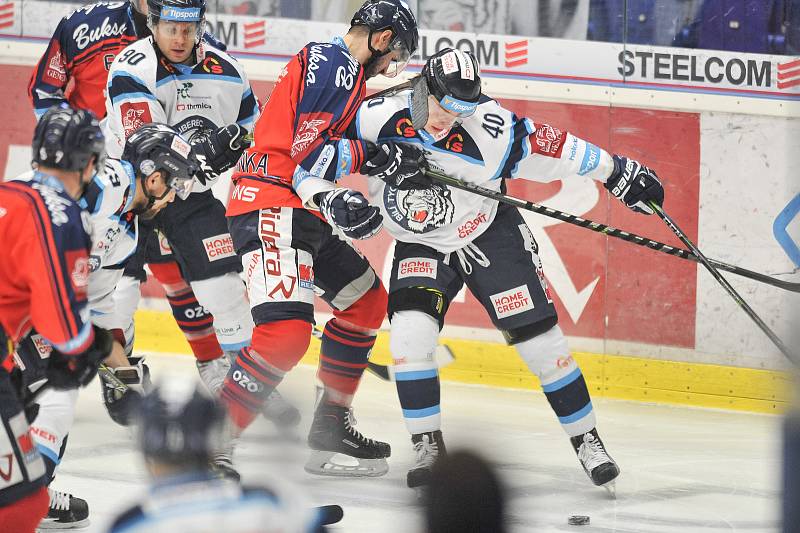 Utkání 52. kola hokejové extraligy: HC Vítkovice Ridera - HC HC Bílí Tygři Liberec, 4. března 2018 v Ostravě. (zleva) Redenbach Tyler, Baranka Ivan a Jašek Lukáš.