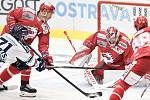 Utkání 7. kola hokejové extraligy: HC Vítkovice Ridera - HC Oceláři Třinec, 3. října 2019 v Ostravě. Na snímku (zleva) Roberts Bukarts, Lukáš Krajíček a brankář Třince Petr Kváča.